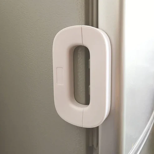 4db65920e60025d6a3c95f8c1f37afe98e07eae8_540x_0e1a0e09-ae60-47b0-bf1a-5c1bf6dce806.webp Self-Adhesive Fridge Lock Latch System - Image 4